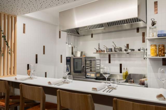 Cuisine professionnelle ouverte du restaurant Køkken à Strasbourg